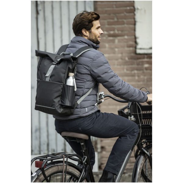 Bolsa enrollable para bicicleta resistente al agua de material reciclado GRS de 15" y 20 l "Aqua" - Imagen 9